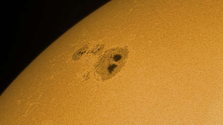 Una enorme mancha con 'ojos' aparece en el Sol (FOTOS)