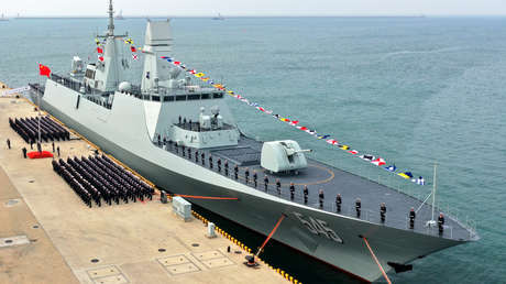 VIDEO: Intensivos ejercicios con fuego real de una nueva fragata china