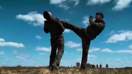 Épico video del ensayo cuerpo a cuerpo de soldados de la RPDC que participaron en la liberación de Kursk