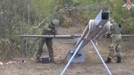 Drones Orlán, los 'ojos agudos' del Ejército ruso, brillan en el desfile del Día de la Victoria