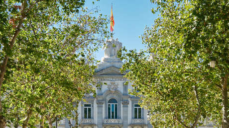 "Vomitivo" y "golpista": Cargan contra el Supremo de España por "amparar" al exrey