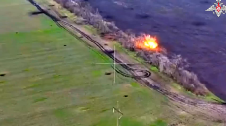 VIDEO: Tanques T-72 rusos interrumpen la rotación de fuerzas enemigas