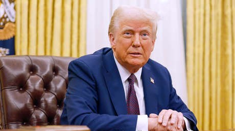 ¿Se arrepiente Trump de su imagen vestido como papa? Esto aclaró