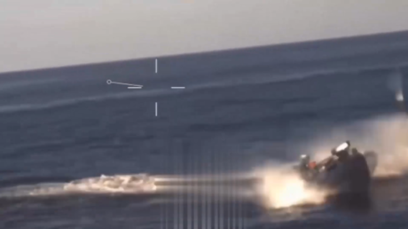 Caza marítima: El arduo trabajo de militares rusos para hacer pedazos lanchas no tripuladas de Kiev (VIDEO)