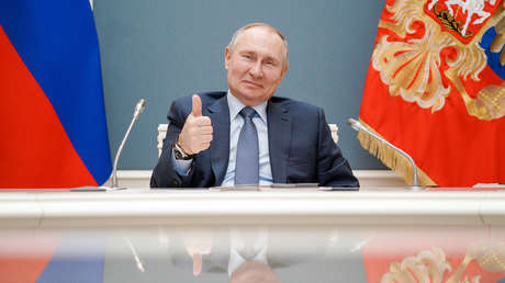 "Inspira respeto": El padre de Musk elogia a Putin