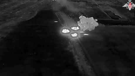 VIDEO: Potente ataque termobárico de un sistema ruso TOS-2 'Tósochka' destruye fortín enemigo