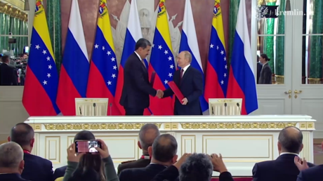 "Documento poderoso": Rusia y Venezuela firman un acuerdo de asociación estratégica y cooperación