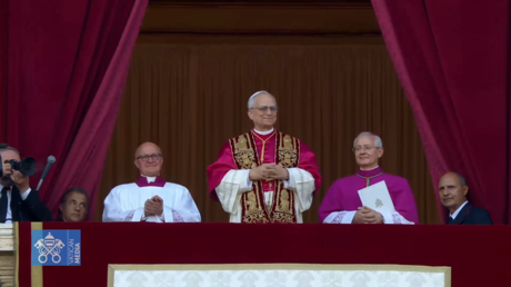 Primeras imágenes de León XIV desde el balcón del Vaticano