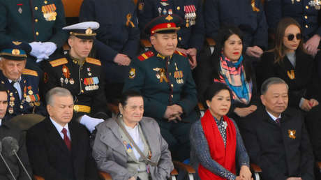 "El mejor combatiente del mundo" que derrotó a soldado ucraniano en combate mano a mano presencia el desfile en Moscú
