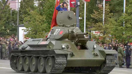 VIDEO: Un veterano ruso de 100 años desfila en un tanque T-34