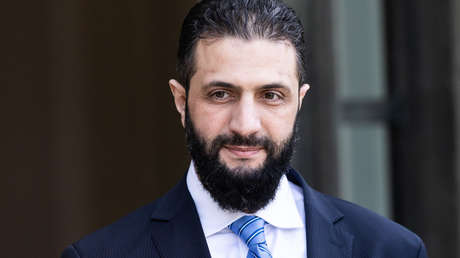 Trump "acepta saludar" al líder interino sirio en Arabia Saudita