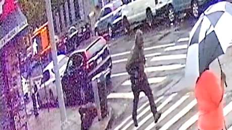 VIDEO: Sufre un atentado a bala a plena luz del día y sobrevive de milagro