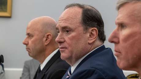 Secretario de Marina de EE.UU. expresa su preocupación por el estado de su departamento