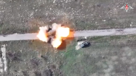 VIDEO: Innovación rusa convierte un blindado ucraniano en una bola de fuego