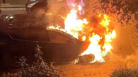 Un ucraniano prende fuego a un coche y dos casas vinculadas al primer ministro británico