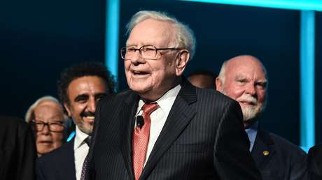 Warren Buffett abandona los grandes bancos por otros activos y una inversión misteriosa