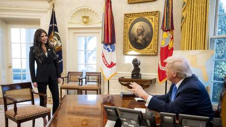 El bochornoso momento que vivió la secretaria de Seguridad de Trump al definir 'habeas corpus'