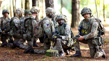 Zajárova aconseja a la "asquerosa CPI" que se ocupe de los "crímenes de guerra británicos"