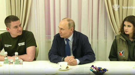 Putin: Neonazis ucranianos "quedarían segundos incluso en un concurso de idiotas, porque son idiotas"