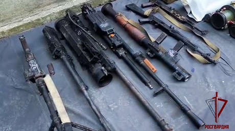 Hallan en Donbass un depósito de armas de saboteadores ucranianos (VIDEO)