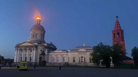 VIDEO: Arde la cúpula de una catedral rusa atacada por un dron ucraniano