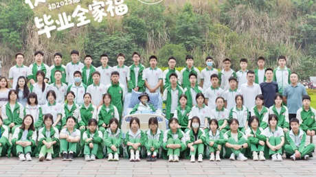 Graduación emotiva: joven enfermo muere tras última foto con sus compañeros