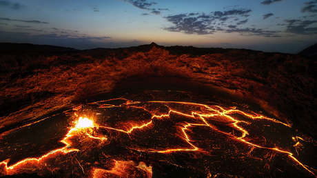 Una gigantesca masa de roca caliente está fracturando a este continente 