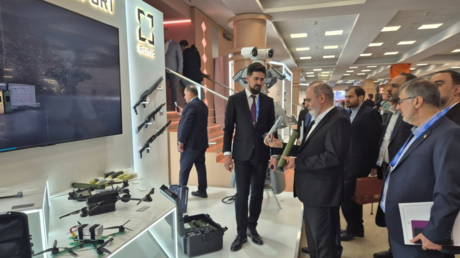 VIDEO: Delegación iraní examina las armas rusas en Moscú