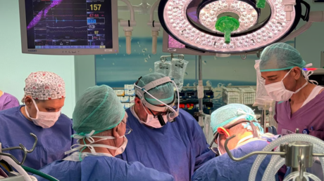 Trasplantan por primera vez en Israel un corazón completamente artificial (VIDEO)