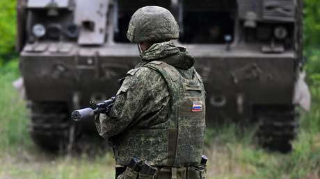 Tropas de Ucrania toman a militares rusos por sus compañeros y les proporcionan comida durante días