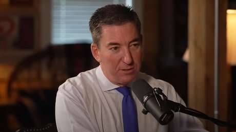 "O eres Churchill o eres Chamberlain": Cómo en EE.UU. promueven guerras, según Glenn Greenwald