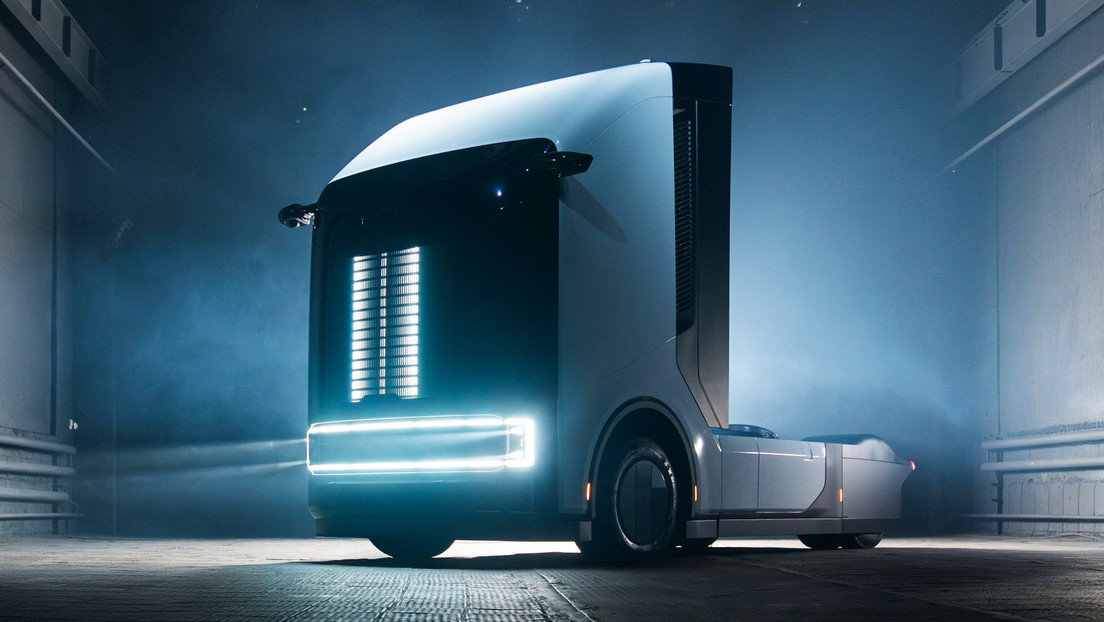 FOTOS: Así es el camión remolque autónomo hecho en Rusia