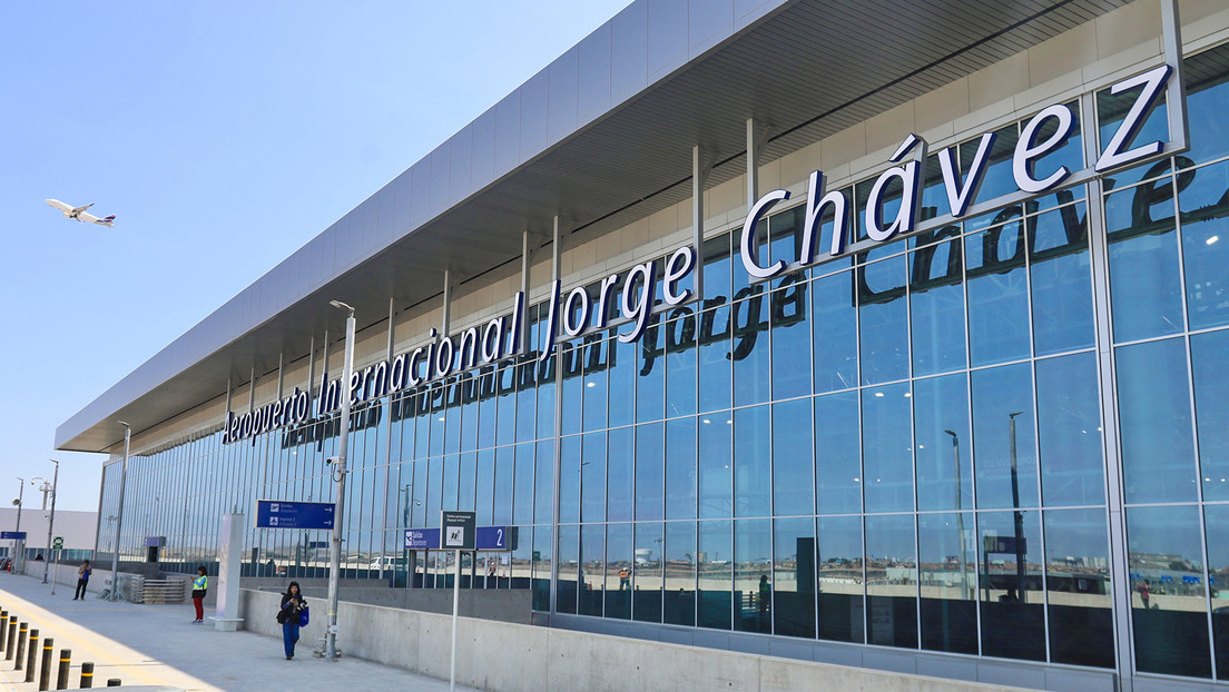 El aeropuerto "más grande y moderno" de América Latina se estrena con caos y denuncias