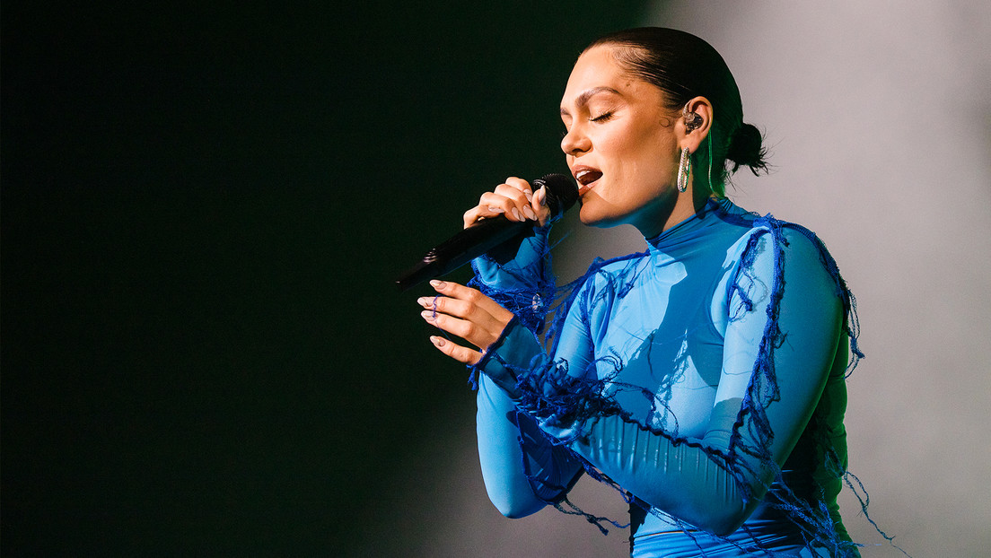 "Volveré con unas tetas enormes y más música": Cantante británica Jessie J revela su sombrío diagnóstico