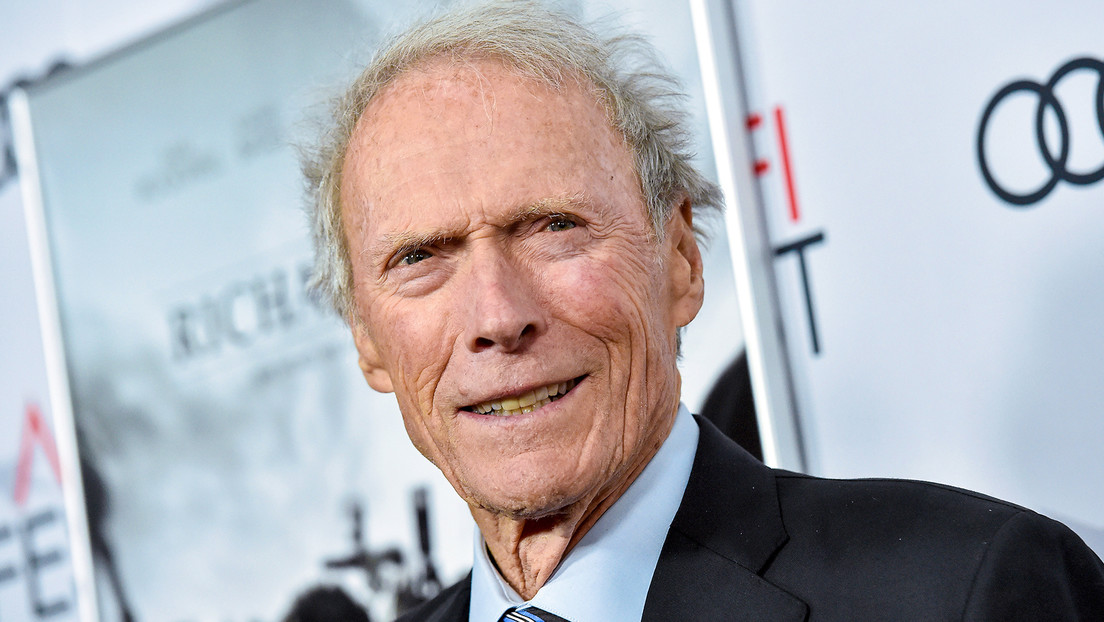 Publica una "entrevista" con Clint Eastwood y pierde el trabajo cuando descubren que es falsa