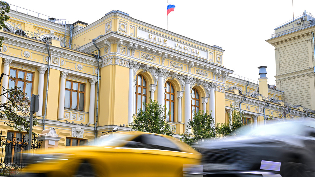El Banco Central ruso baja la tasa clave por primera vez en casi tres años