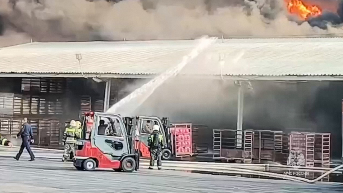 Se incendia un almacén con líquidos inflamables en la provincia de Moscú (VIDEOS)