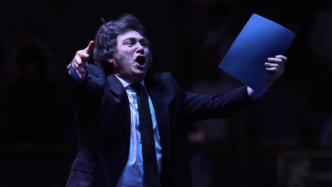 "Bandido local": Milei carga contra Pedro Sánchez en un acto en España