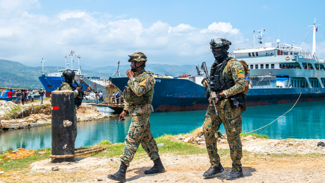 La 'misión suicida' de una fuerza militar de gran escala que planea sobre el Caribe