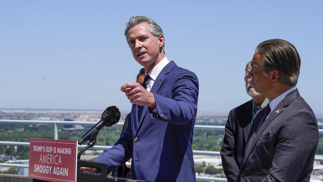 Gobernador de California 'pone nuevos palos en las ruedas' de Trump con una "moción de emergencia"