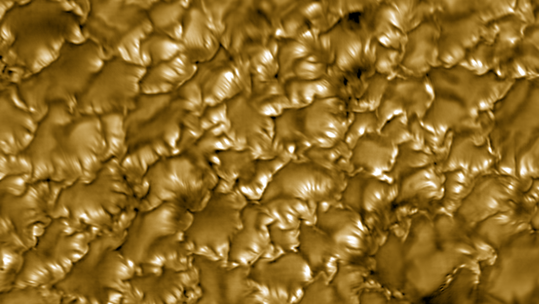 Captan unas sorprendentes "cortinas" magnéticas ondeando en el Sol