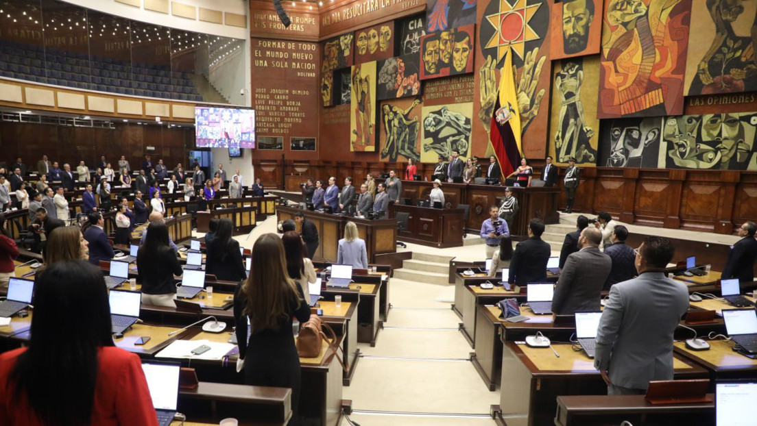 Una polémica ley que promete 'vigilancia total' tiene luz verde en Ecuador