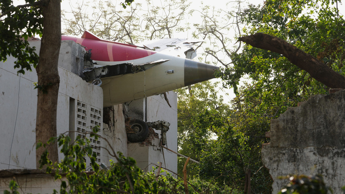 "Estoy agradecida a Dios": Llega tarde al aeropuerto y se salva de morir en el siniestro en la India