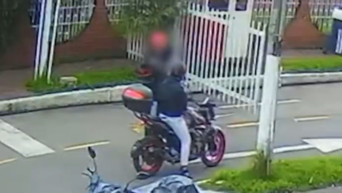 Motorizado que llevó al sicario de Uribe Turbay se entrega en la Fiscalía de Colombia