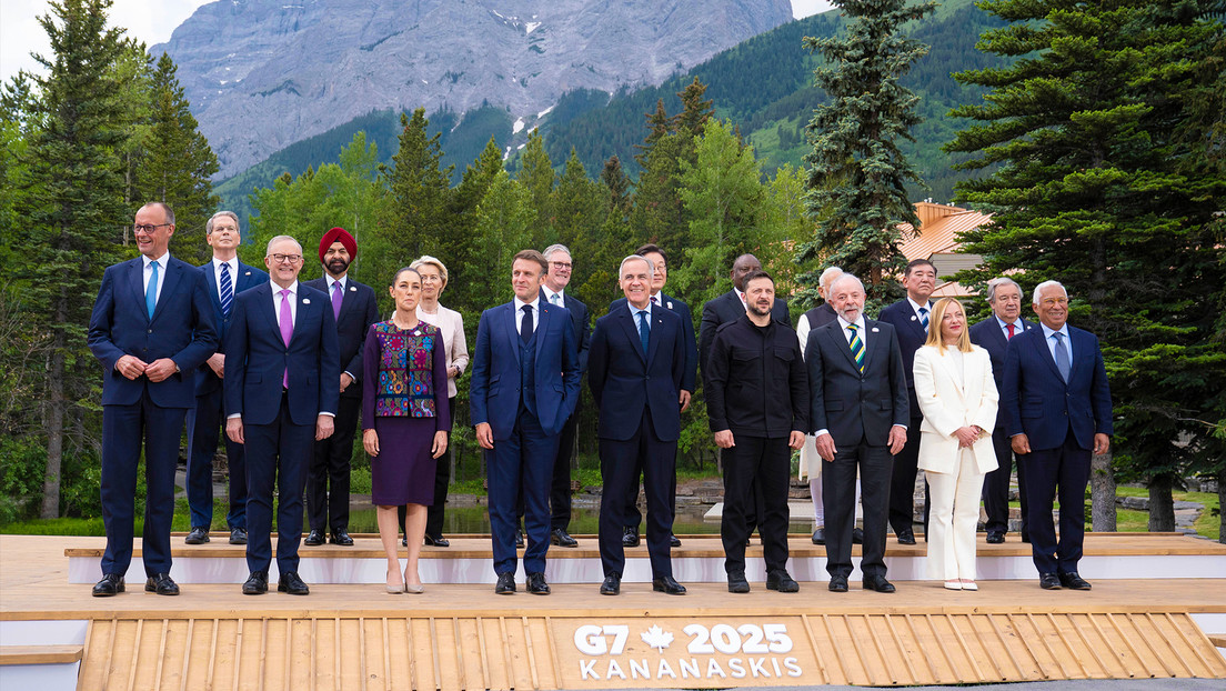 Macron publica un video de la cumbre del G7 con una canción meme rusa
