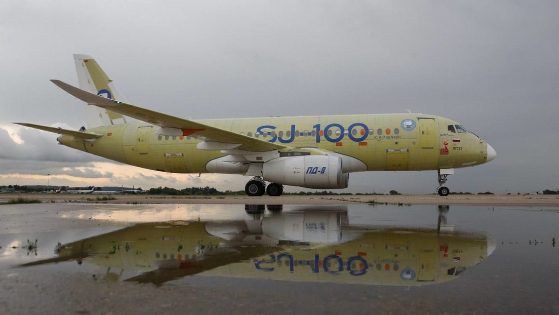 VIDEO, FOTOS: El avión ruso SJ-100 sobrevuela Rusia con motores de fabricación nacional