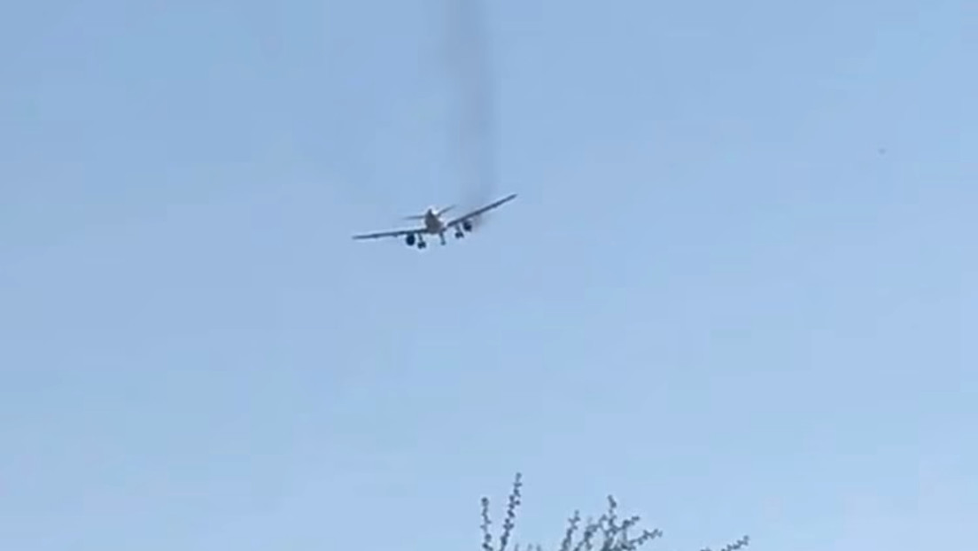 VIDEO: Aterrizaje de emergencia de un avión por explosiones en un motor que suenan como disparos