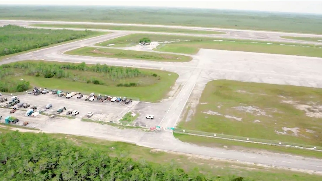 DeSantis planea más centros de detención de migrantes tras el recinto rodeado de cocodrilos y serpientes