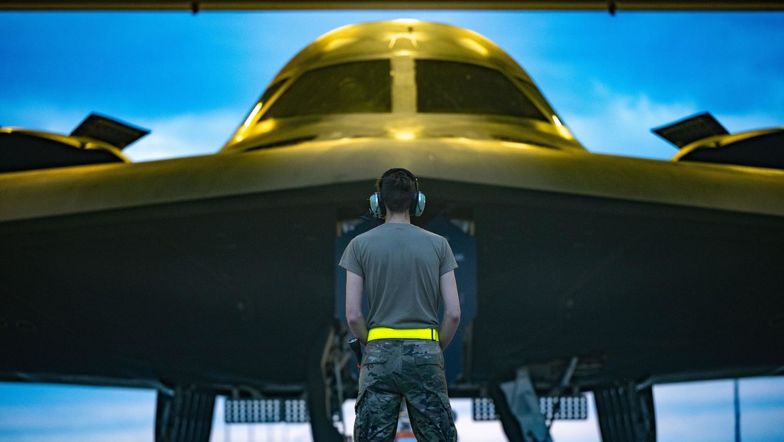 La historia del ingeniero que trabajó en el diseño del B-2 y acabó preso por filtrar sus secretos