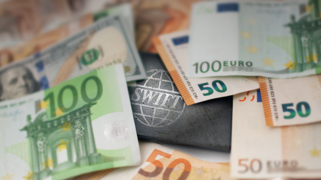 Inteligencia rusa: La UE cometió "un grave error" al desconectar a los bancos rusos del sistema SWIFT
